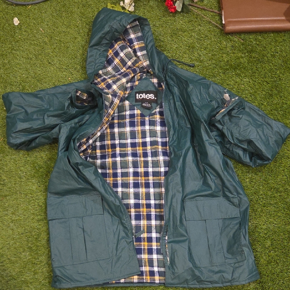 Totes Dark Green Jacket with Plaid Interior